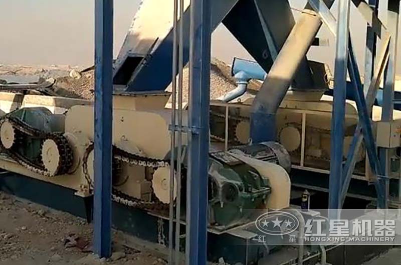 對輥破碎機現(xiàn)場 對輥破碎機現(xiàn)場