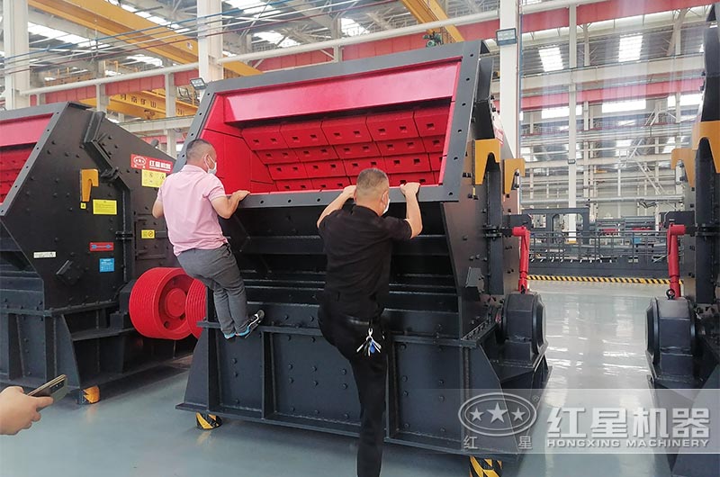 反擊式破碎機(jī) 反擊式破碎機(jī)