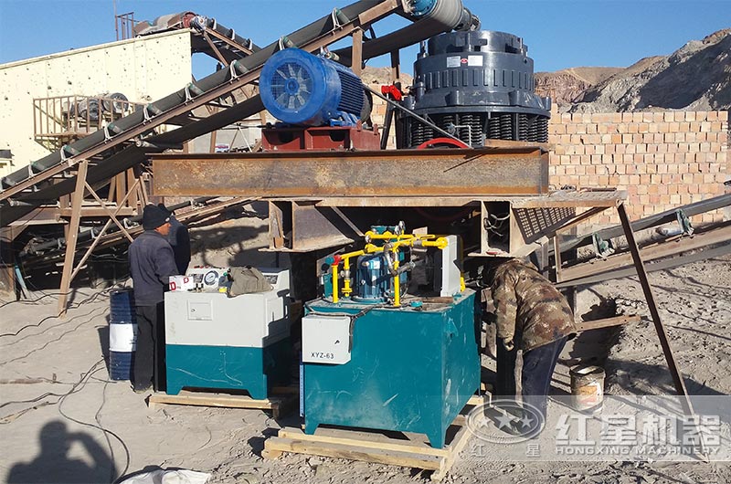 φ900彈簧圓錐破碎機現(xiàn)場 φ900彈簧圓錐破碎機現(xiàn)場