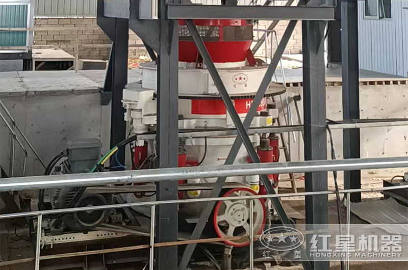 白云石圓錐破作業現場 白云石圓錐破作業現場