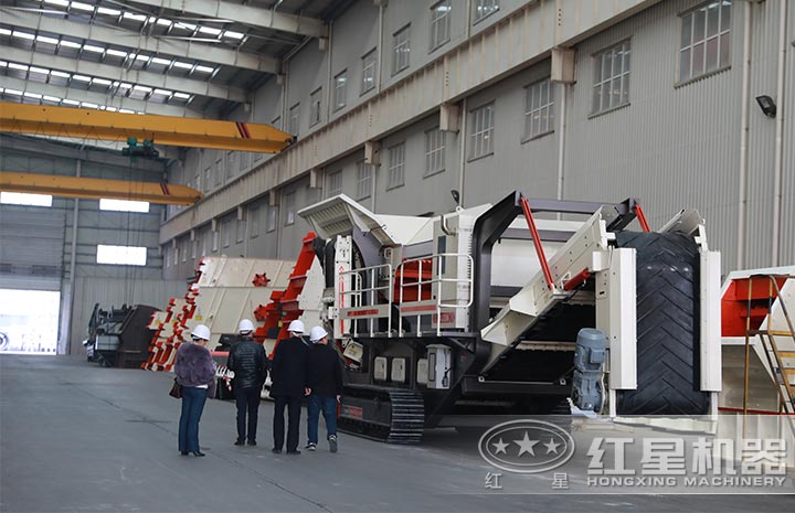 客戶到廠參觀移動式砂石生產線設備